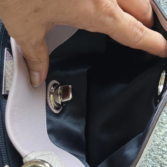 Coach Light Purple Leather Shoulder Bag - Picture 4 of 16